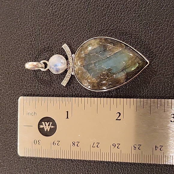 Beautiful Labradorite & Moonstone Pendant - Picture 5 of 7